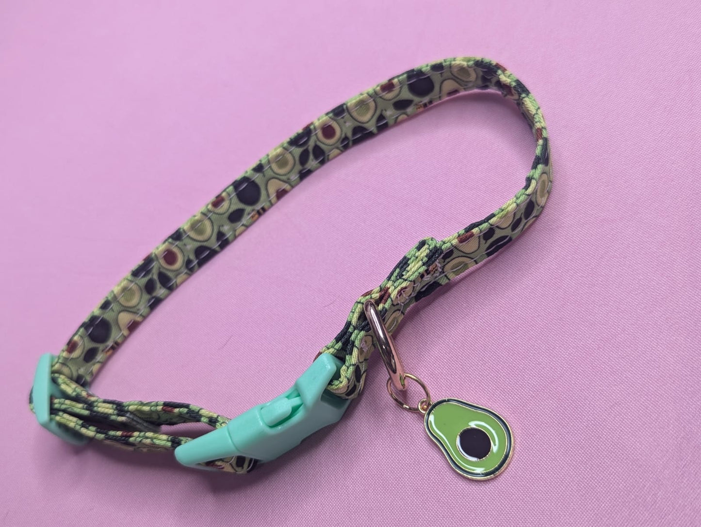 Avocado dog collar